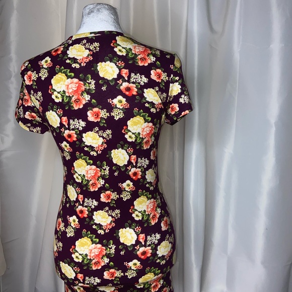 Wet Seal V-Neck T-Shirt Brown With Floral Design Size Medium .      (J) - Picture 2 of 9